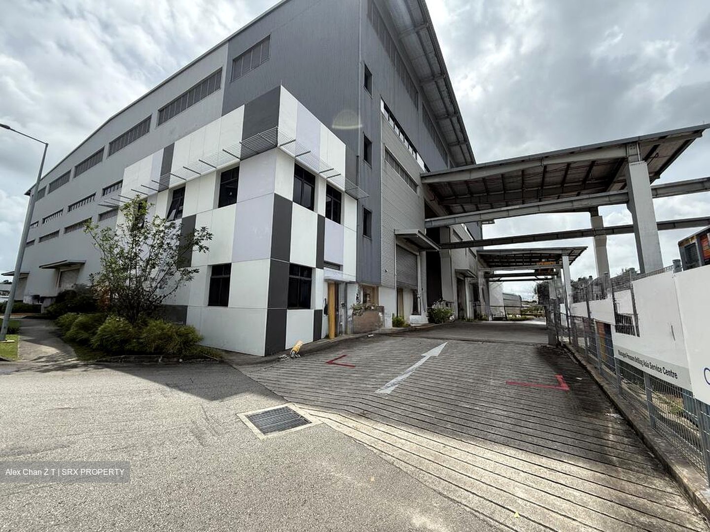 Loyang Crescent (D17), Factory #578706081
